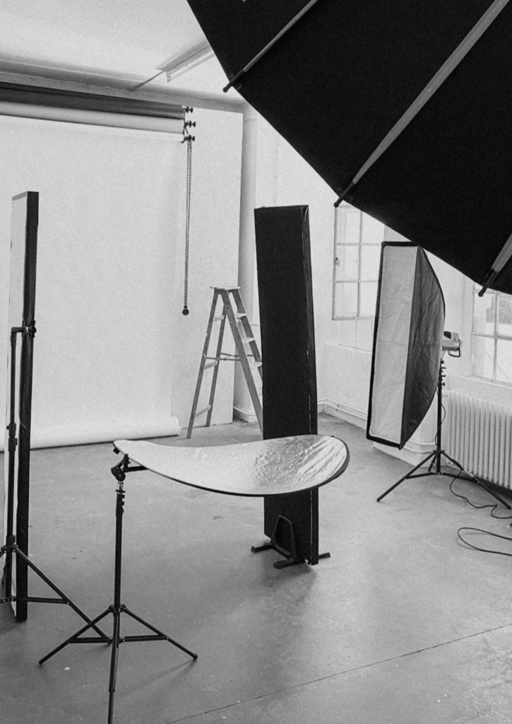 Tageslichtstudio Fotostudio kollektiv drei in Wuppertal mit Studioequipment, Studiolichtern und Reflektoren Studiomiete Mietstudio Vermietung Shootings
